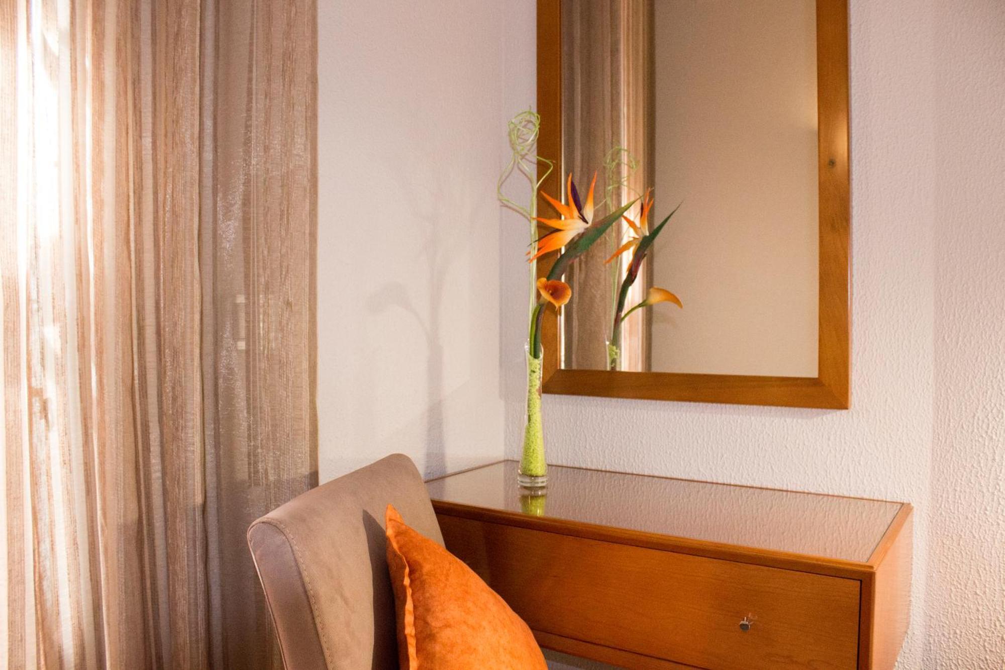 Lusitana Hotel Porto Luaran gambar