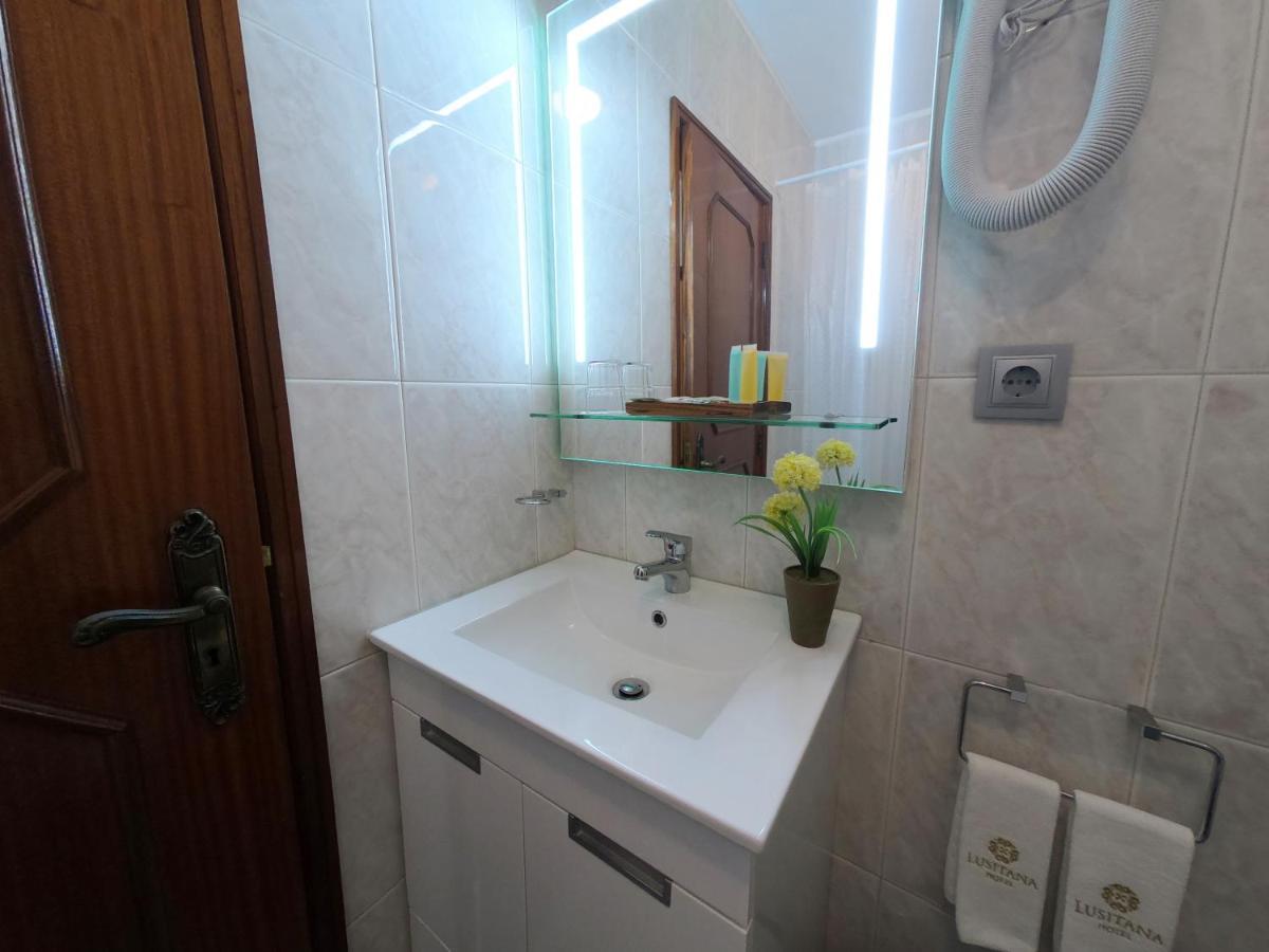 Lusitana Hotel Porto Luaran gambar